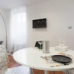 Urbana Lodge, Monti