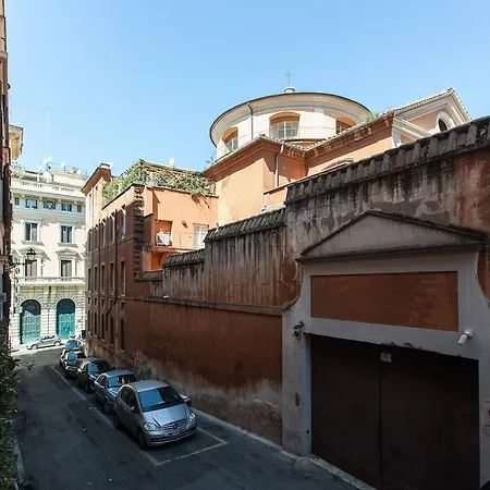 Urbana Lodge, Monti * روما