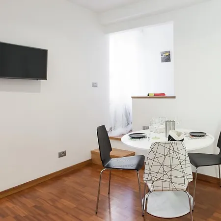 Urbana Lodge, Monti روما