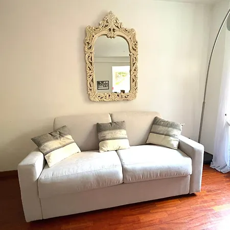 Urbana Lodge, Monti *